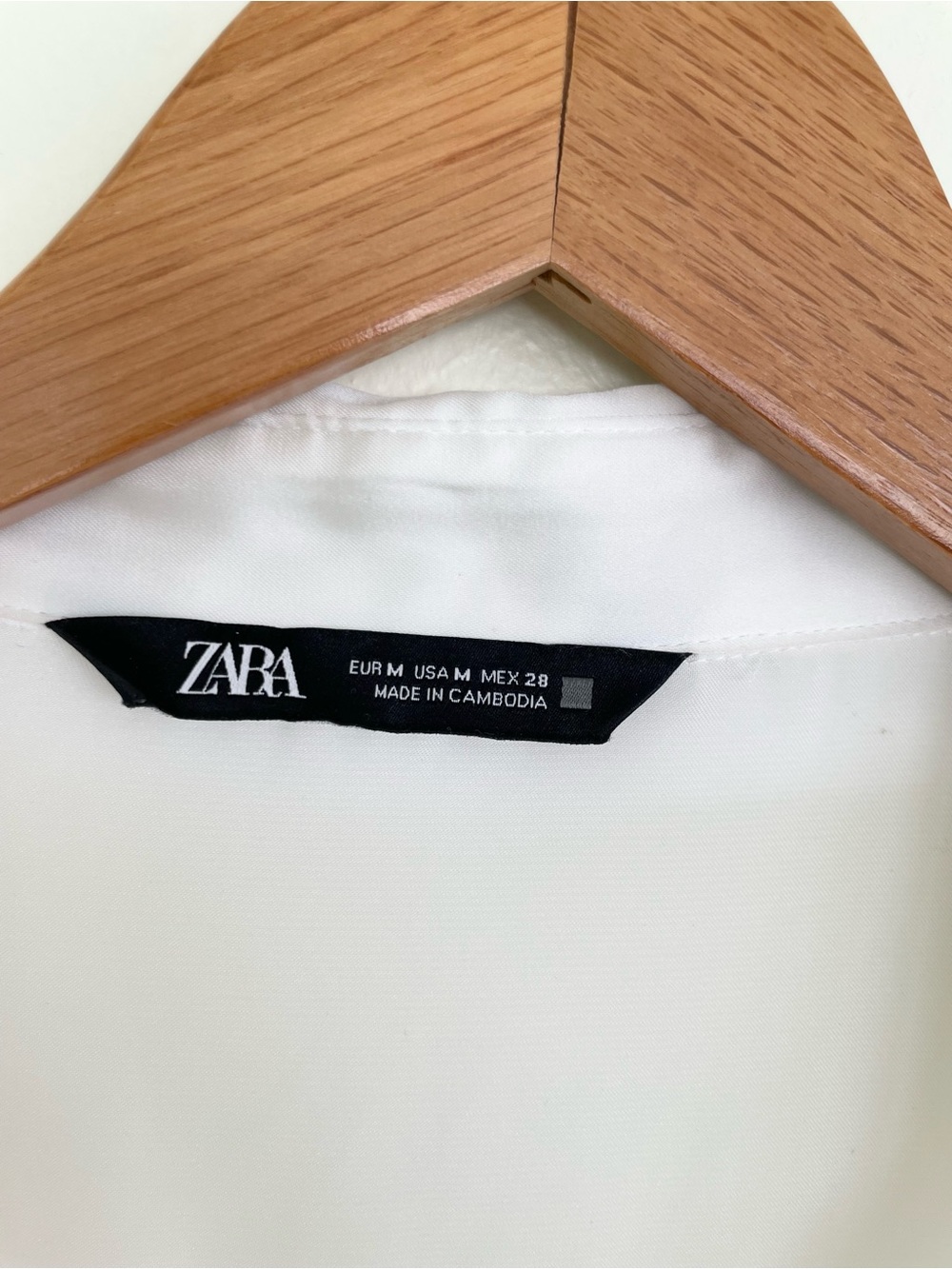 Zara White Satin Effect Button Up Shirt M Medium Long Sleeve Collared Blouse - Picture 11 of 12